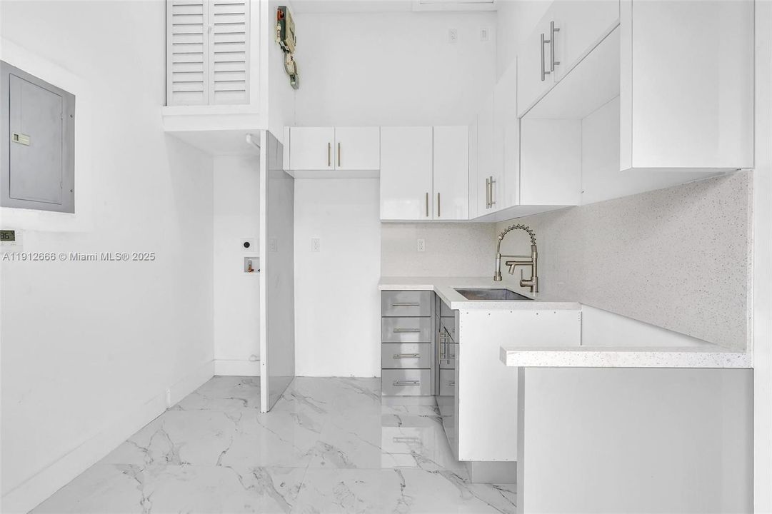 待售: $1,050,000 (4 贝兹, 3 浴室, 1530 平方英尺)