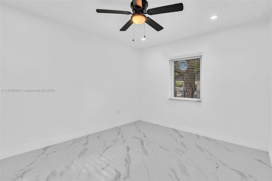 待售: $1,050,000 (4 贝兹, 3 浴室, 1530 平方英尺)