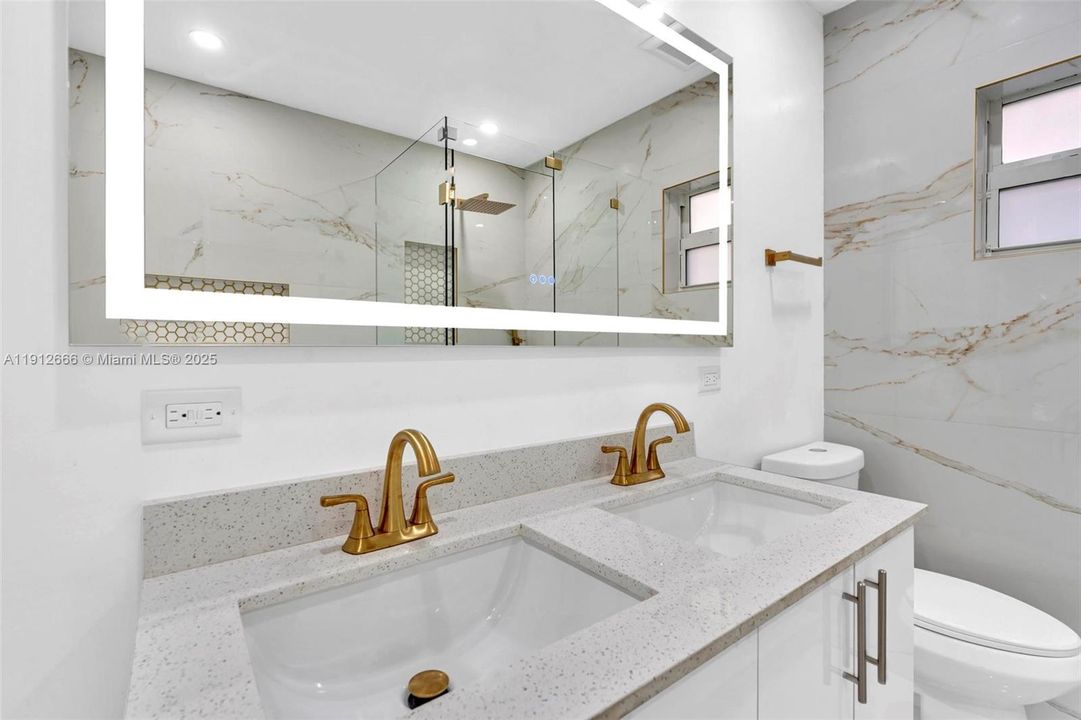 待售: $1,050,000 (4 贝兹, 3 浴室, 1530 平方英尺)