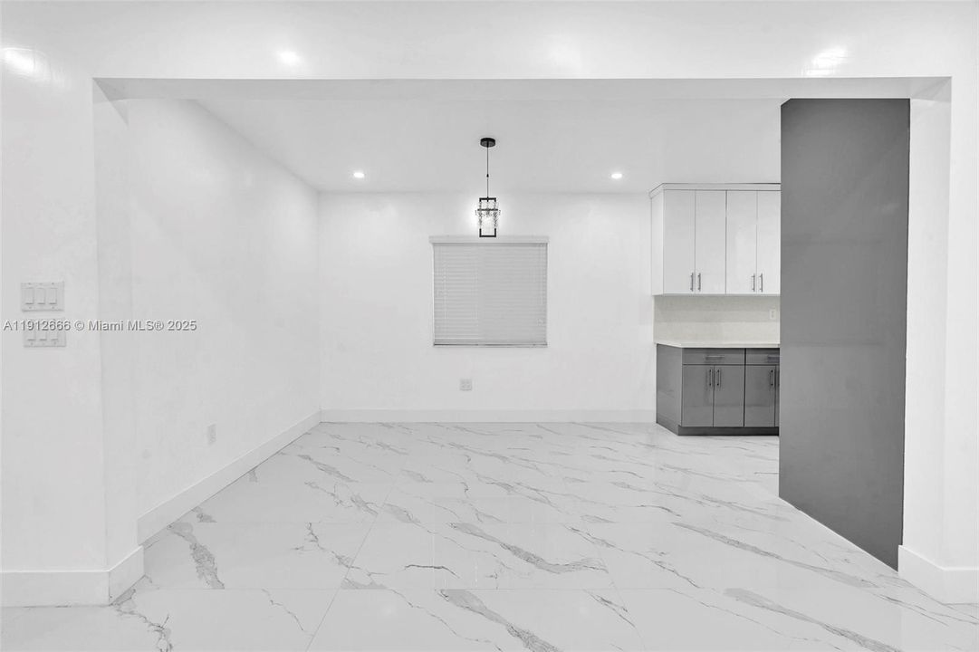 待售: $1,050,000 (4 贝兹, 3 浴室, 1530 平方英尺)