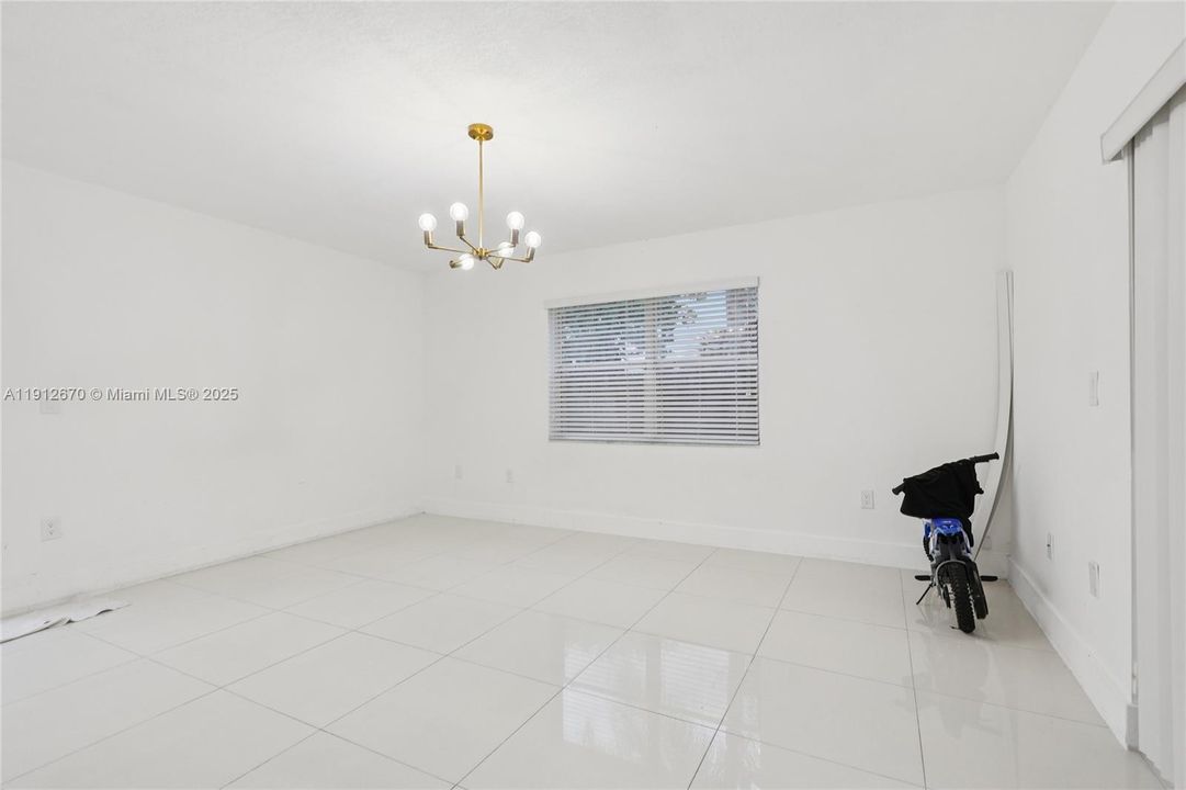 For Sale: $650,000 (5 beds, 2 baths, 2082 Square Feet)
