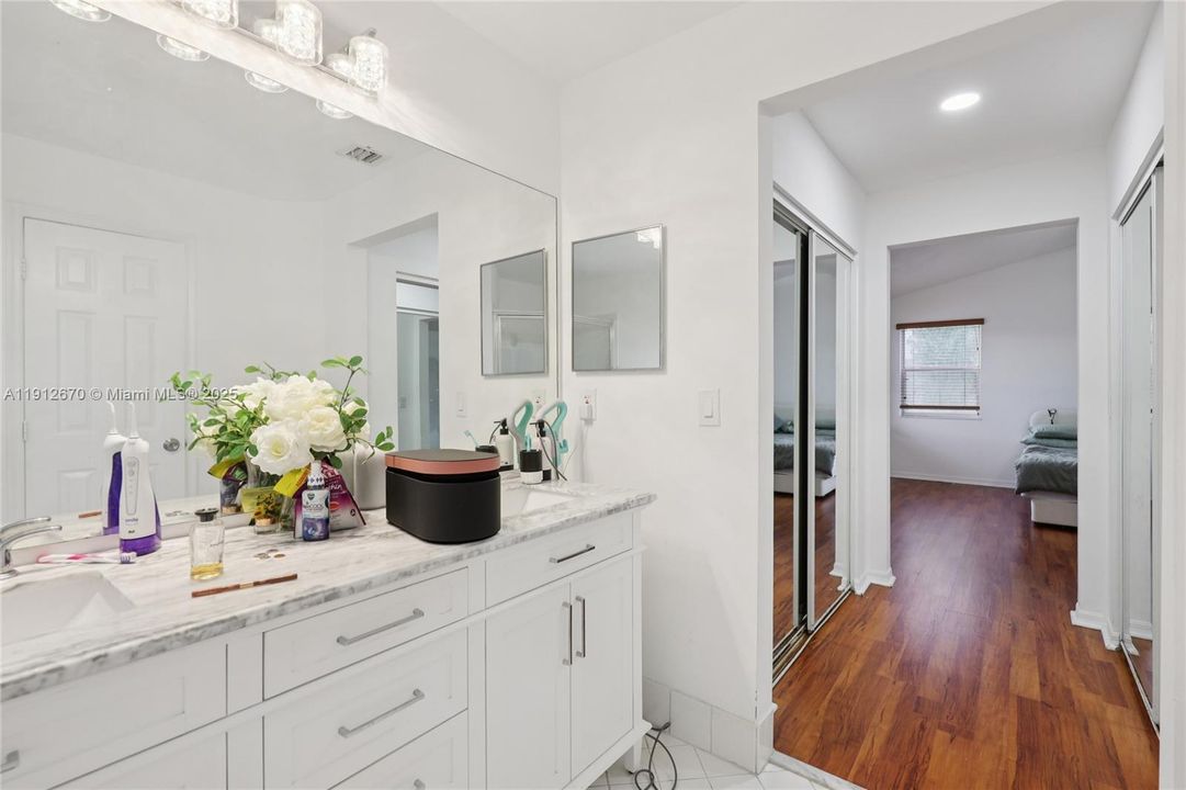 For Sale: $650,000 (5 beds, 2 baths, 2082 Square Feet)