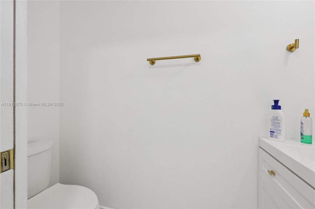 For Sale: $650,000 (5 beds, 2 baths, 2082 Square Feet)