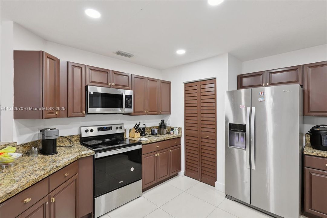 For Sale: $650,000 (5 beds, 2 baths, 2082 Square Feet)