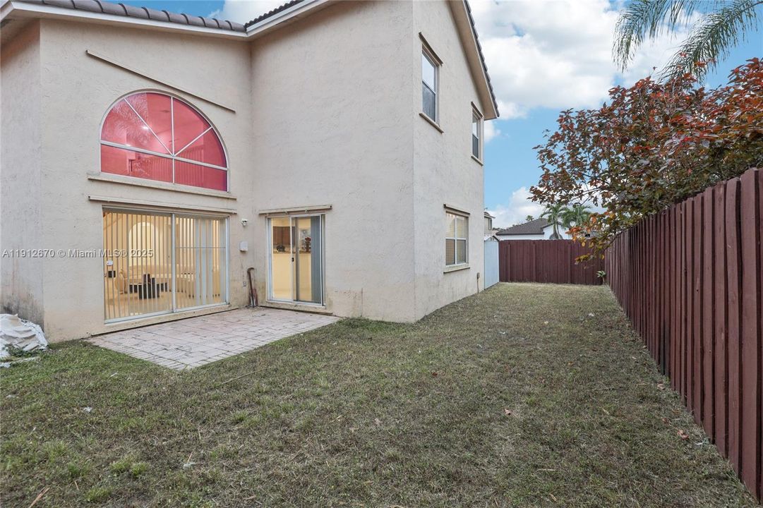 For Sale: $650,000 (5 beds, 2 baths, 2082 Square Feet)