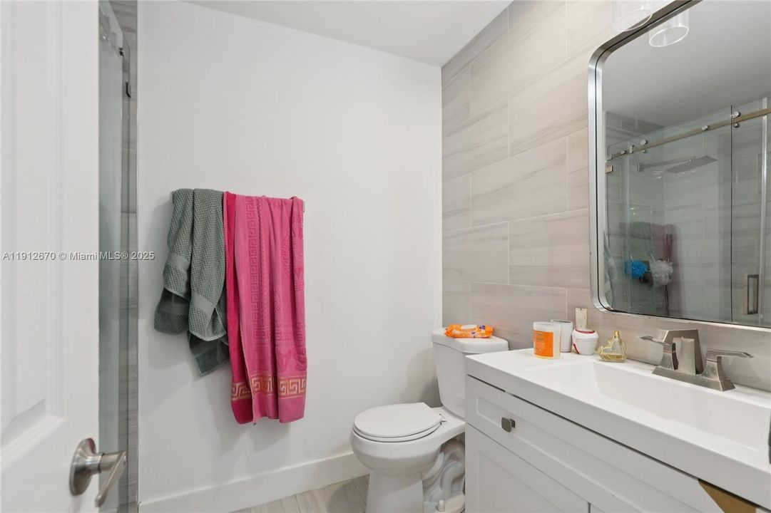 For Sale: $650,000 (5 beds, 2 baths, 2082 Square Feet)