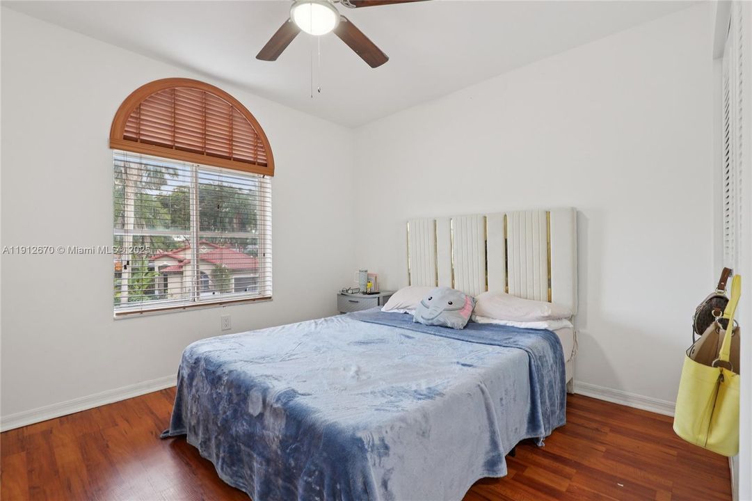 For Sale: $650,000 (5 beds, 2 baths, 2082 Square Feet)