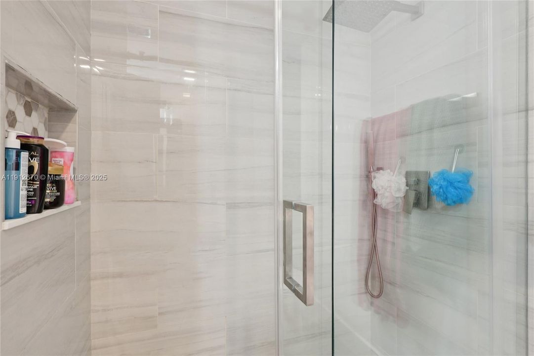 For Sale: $650,000 (5 beds, 2 baths, 2082 Square Feet)