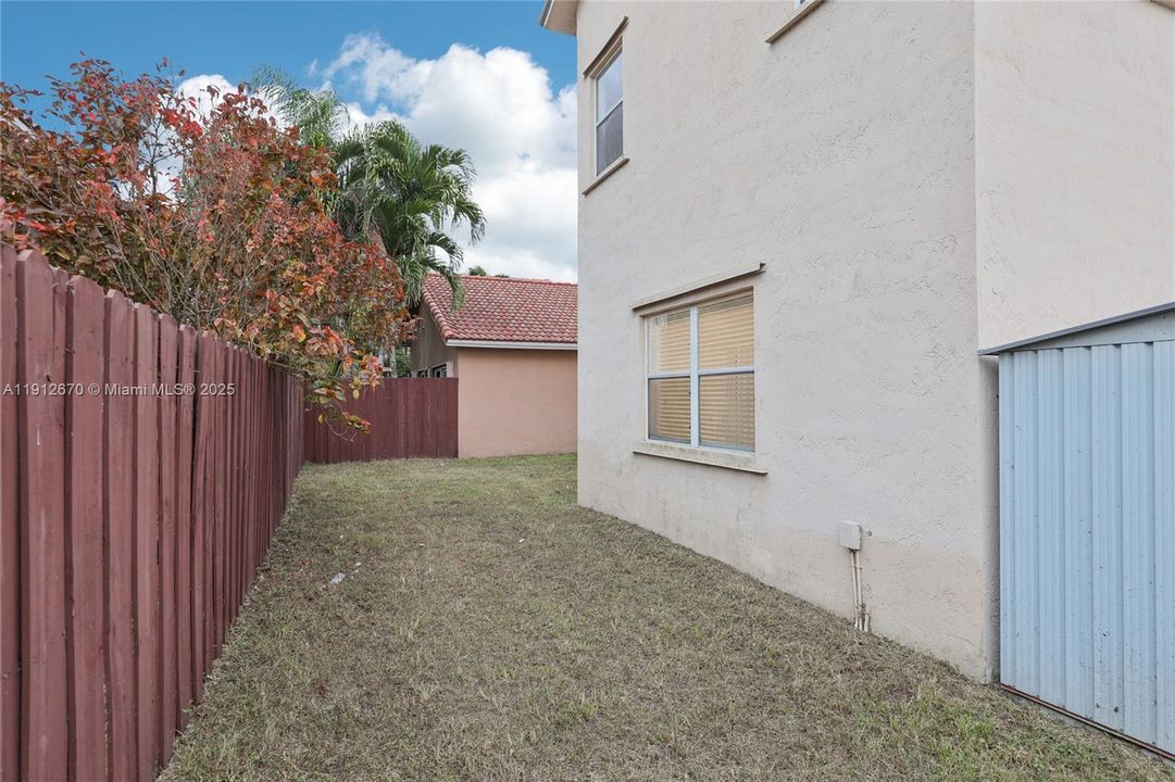 For Sale: $650,000 (5 beds, 2 baths, 2082 Square Feet)