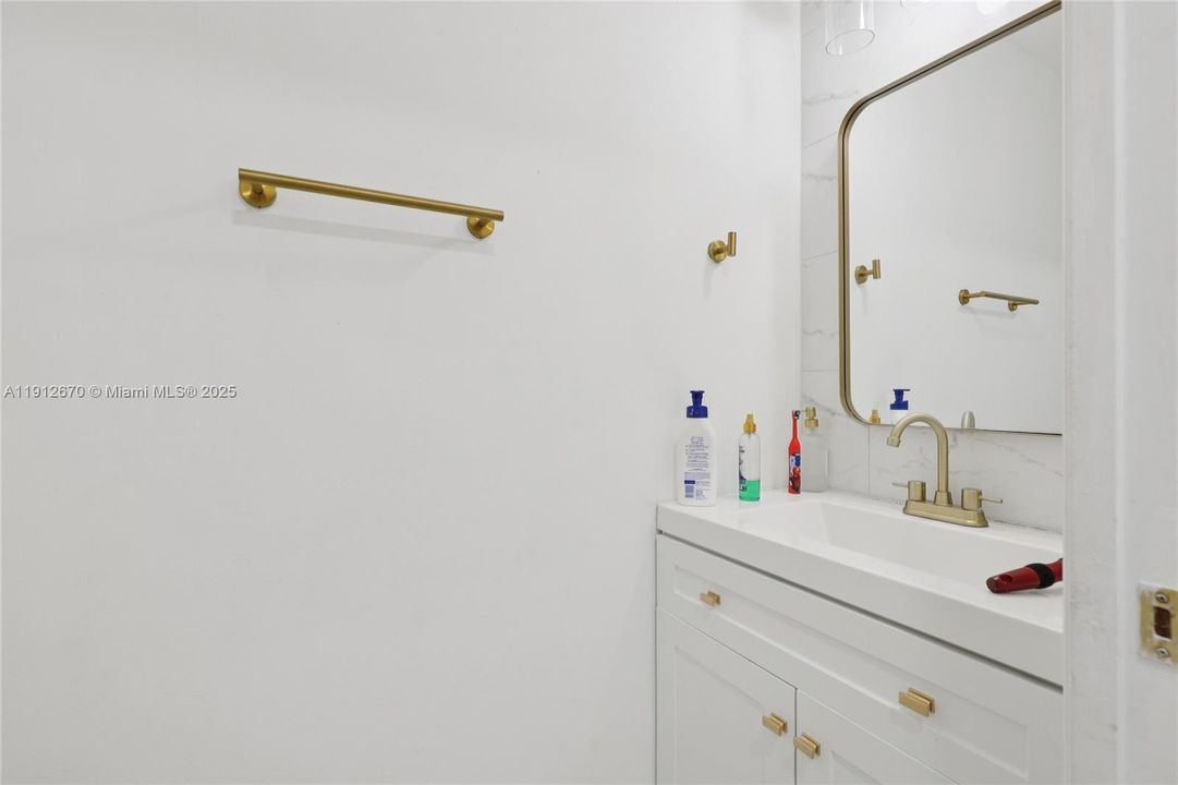 For Sale: $650,000 (5 beds, 2 baths, 2082 Square Feet)