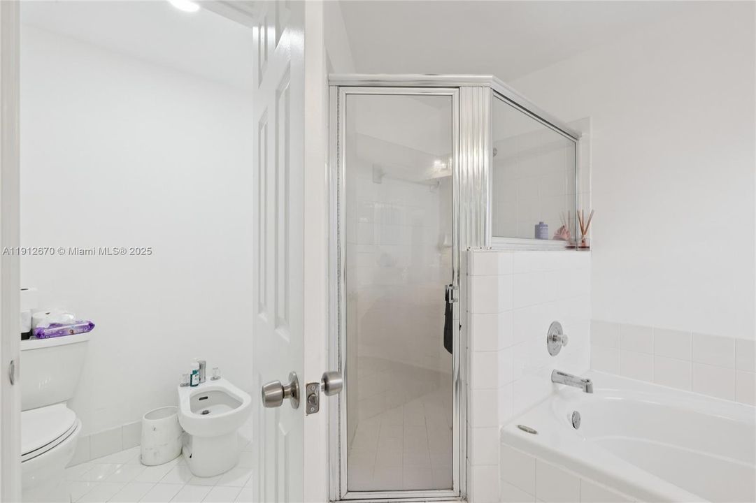 For Sale: $650,000 (5 beds, 2 baths, 2082 Square Feet)