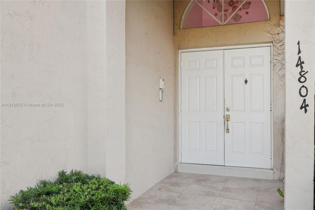 For Sale: $650,000 (5 beds, 2 baths, 2082 Square Feet)