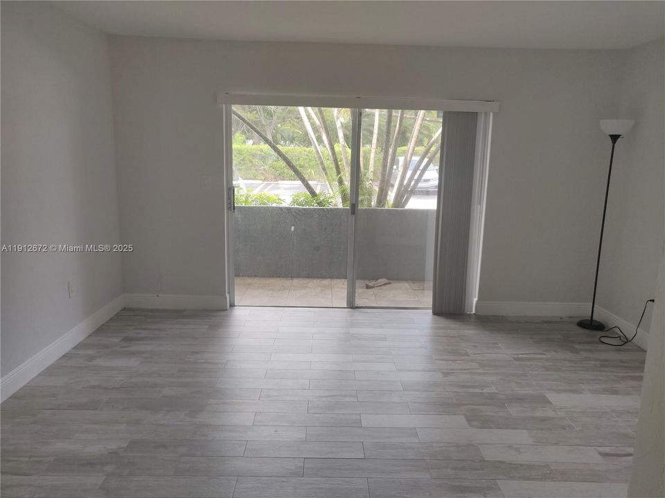 Недавно арендовано: $1,600 (0 спален, 1 ванн, 377 Квадратных фут)