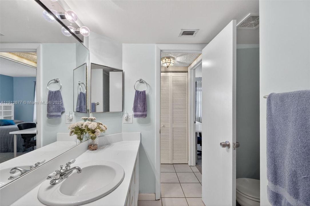 Active With Contract: $215,000 (2 beds, 2 baths, 940 Square Feet)