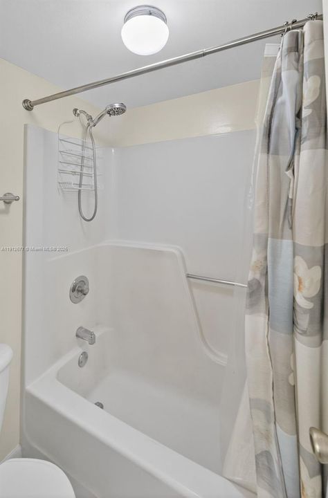 Active With Contract: $215,000 (2 beds, 2 baths, 940 Square Feet)