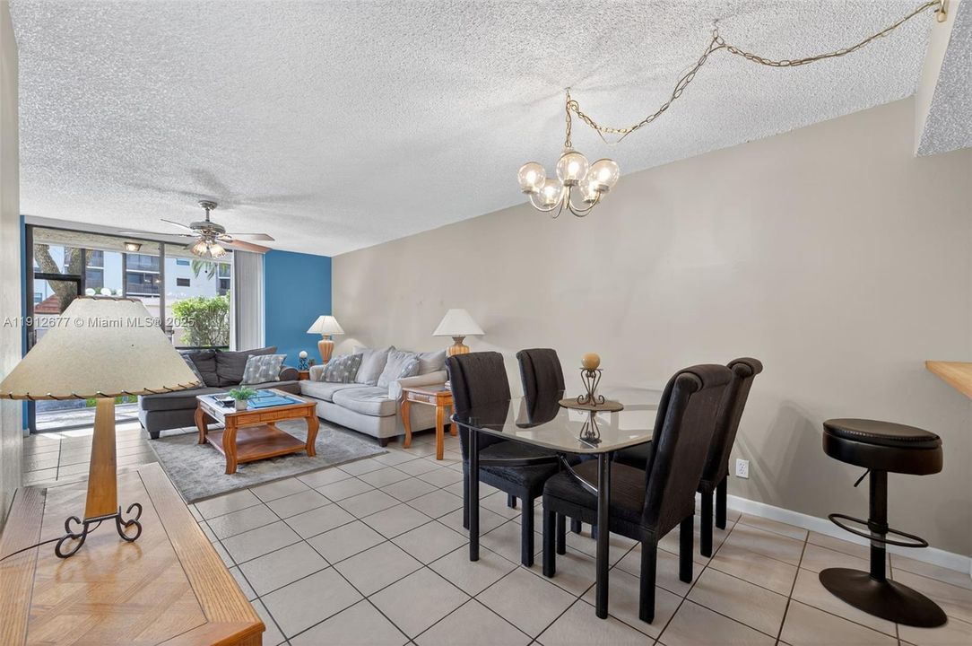 Active With Contract: $215,000 (2 beds, 2 baths, 940 Square Feet)