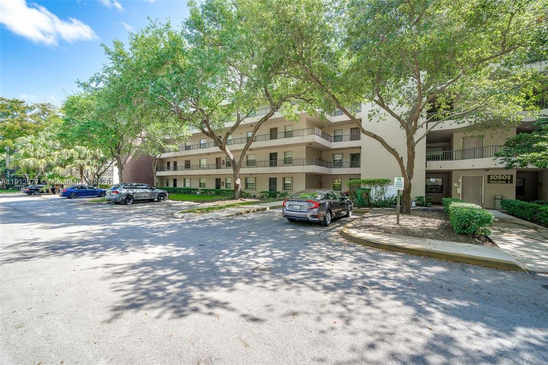 Active With Contract: $215,000 (2 beds, 2 baths, 940 Square Feet)