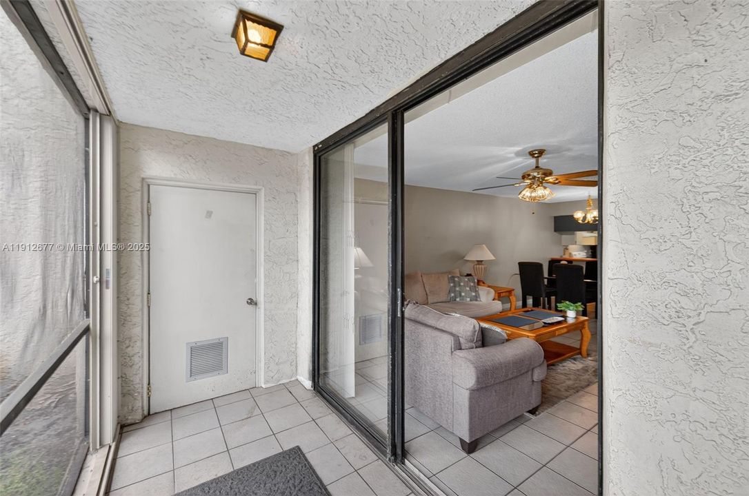 Active With Contract: $215,000 (2 beds, 2 baths, 940 Square Feet)