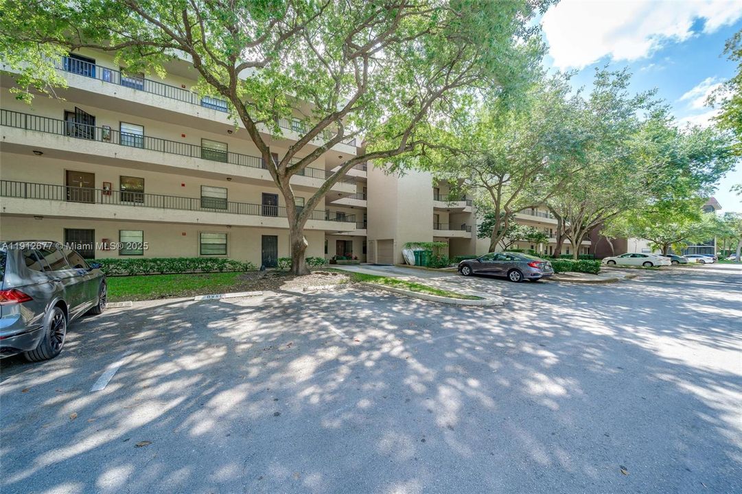 Active With Contract: $215,000 (2 beds, 2 baths, 940 Square Feet)