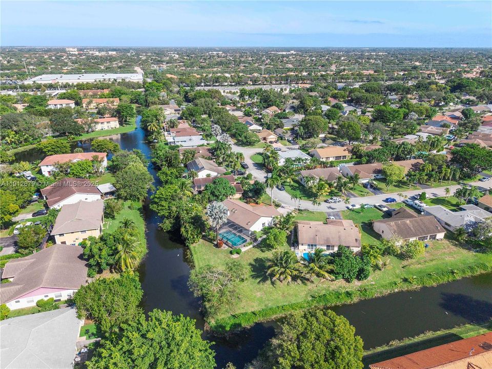 Active With Contract: $569,000 (3 beds, 2 baths, 1616 Square Feet)