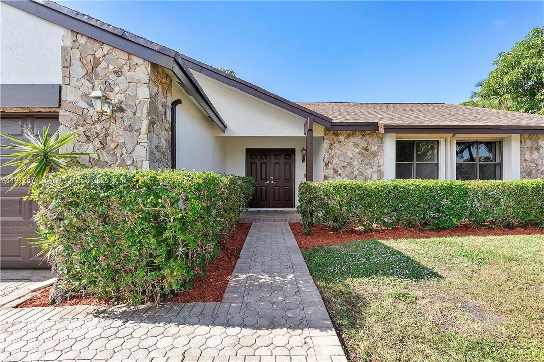 Active With Contract: $569,000 (3 beds, 2 baths, 1616 Square Feet)