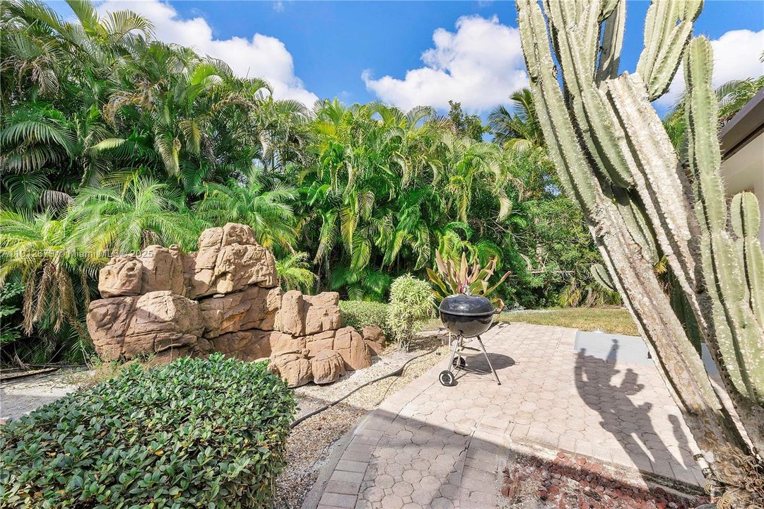 Active With Contract: $569,000 (3 beds, 2 baths, 1616 Square Feet)