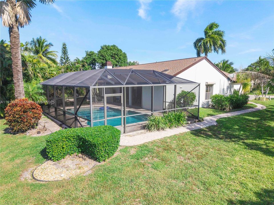 Active With Contract: $569,000 (3 beds, 2 baths, 1616 Square Feet)