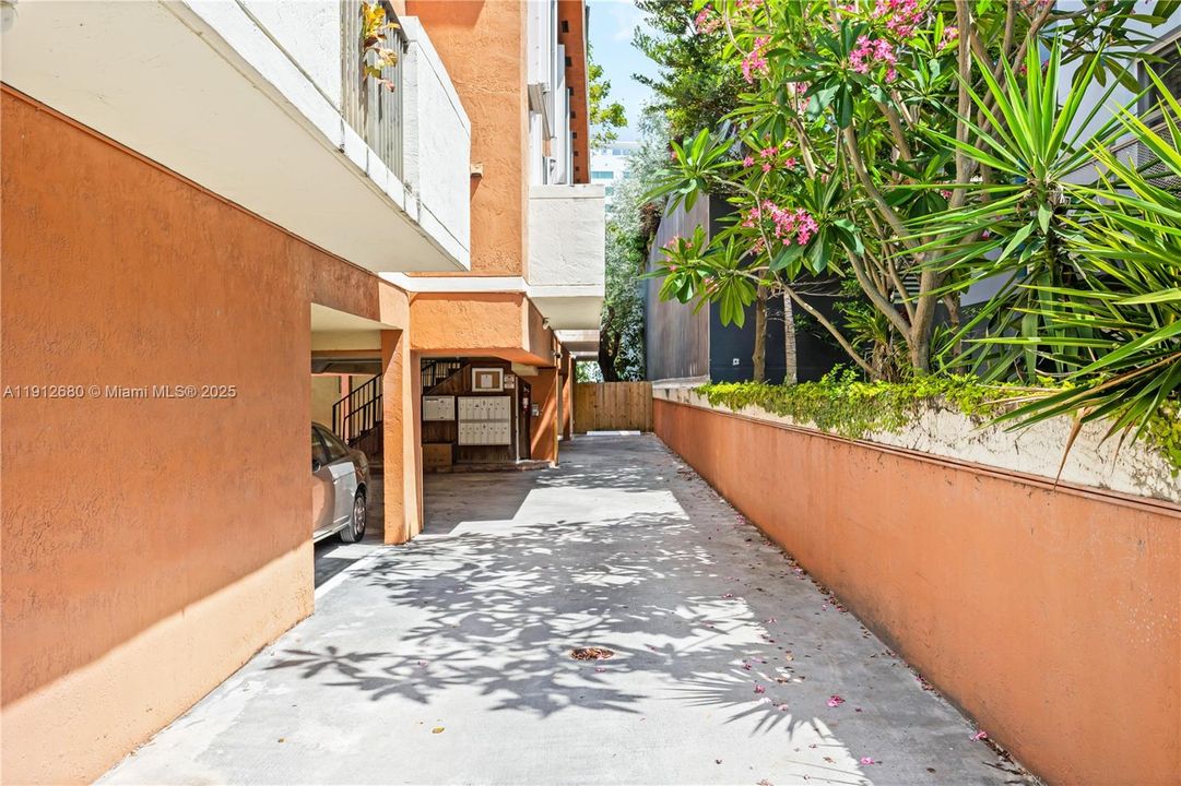 Recently Rented: $3,000 (2 beds, 2 baths, 1224 Square Feet)