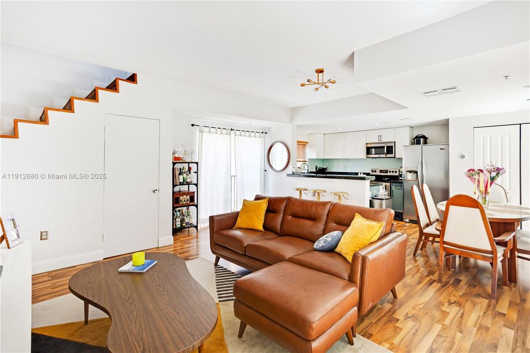 Recently Rented: $3,000 (2 beds, 2 baths, 1224 Square Feet)