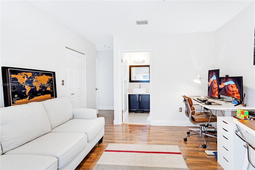 Recently Rented: $3,000 (2 beds, 2 baths, 1224 Square Feet)