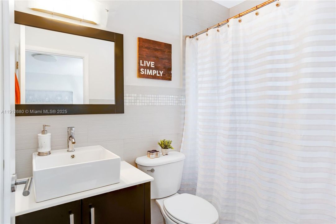 Recently Rented: $3,000 (2 beds, 2 baths, 1224 Square Feet)