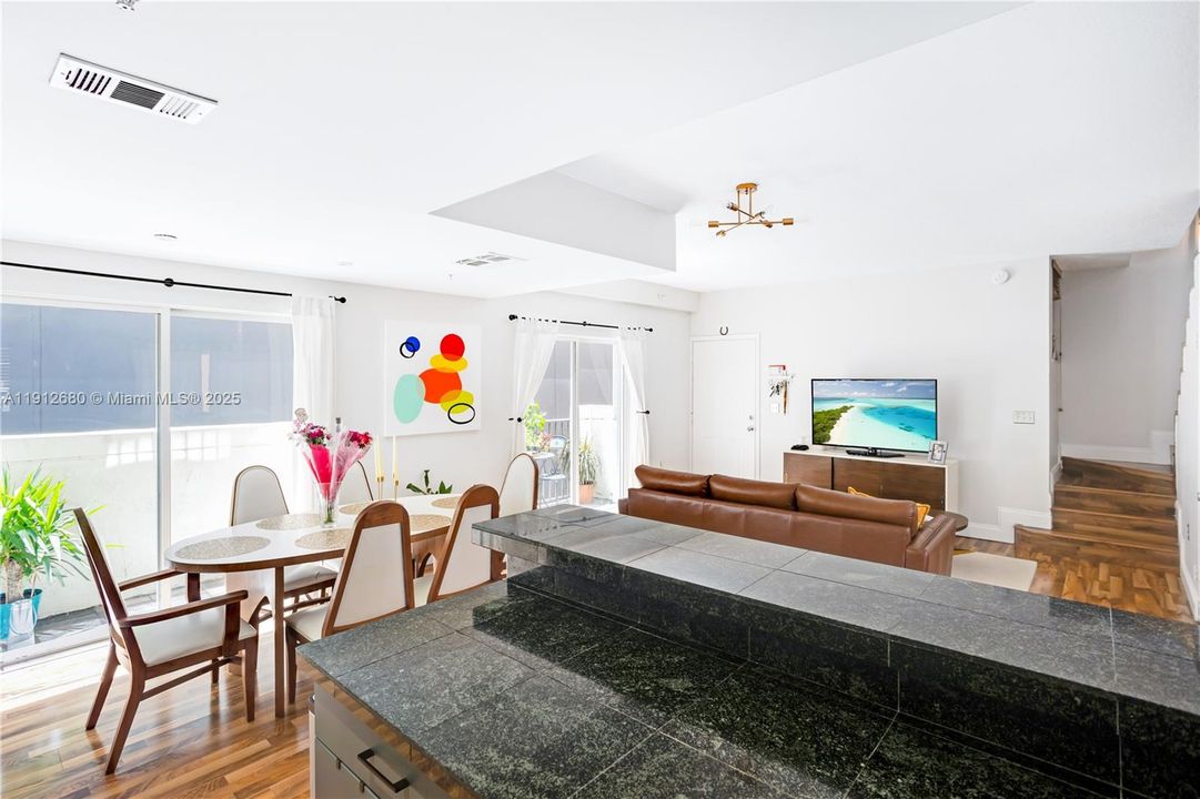 Recently Rented: $3,000 (2 beds, 2 baths, 1224 Square Feet)