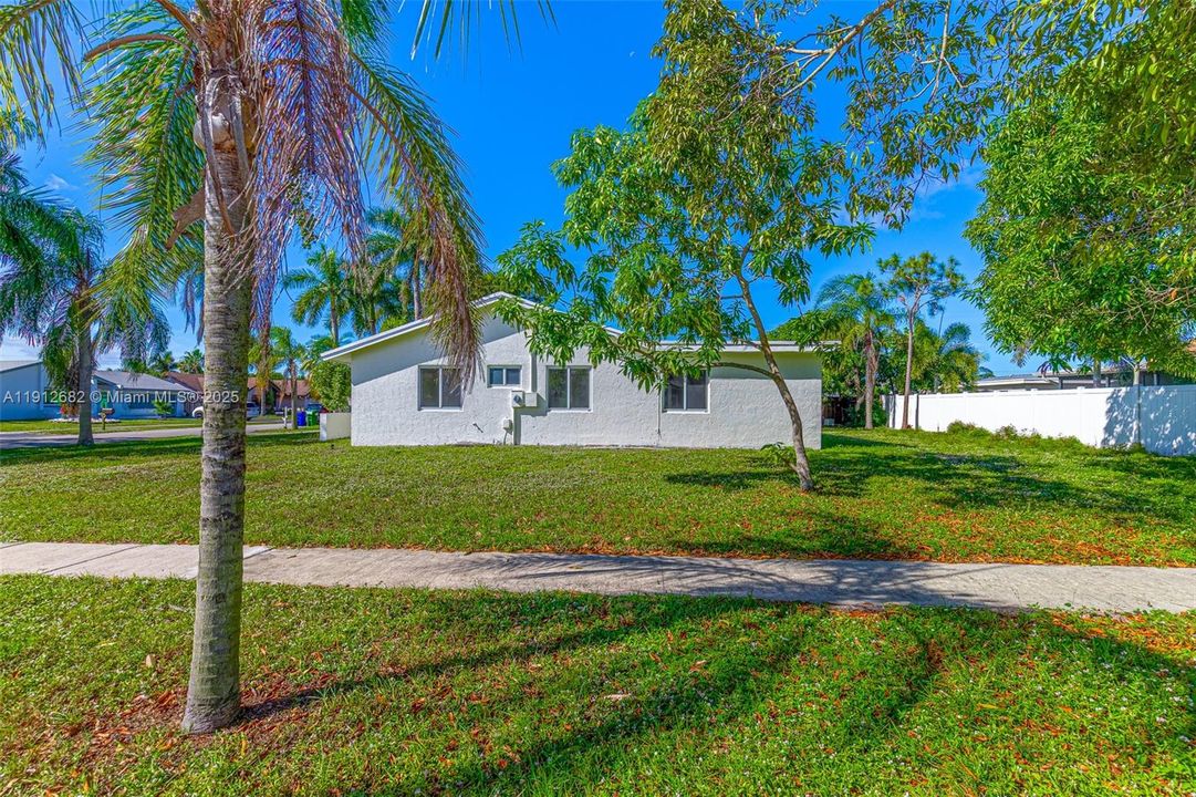 For Sale: $579,000 (3 beds, 2 baths, 1842 Square Feet)