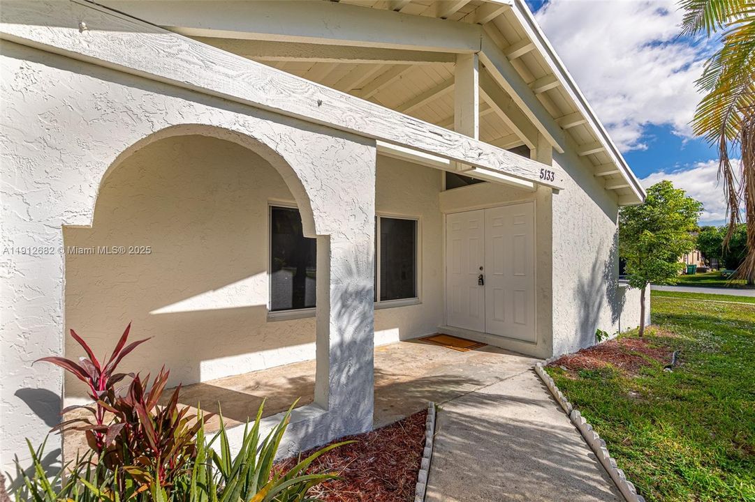 For Sale: $579,000 (3 beds, 2 baths, 1842 Square Feet)