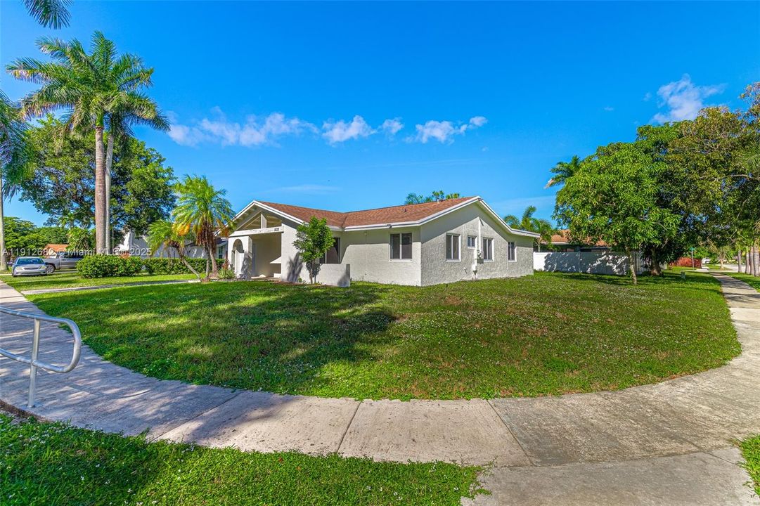 For Sale: $579,000 (3 beds, 2 baths, 1842 Square Feet)