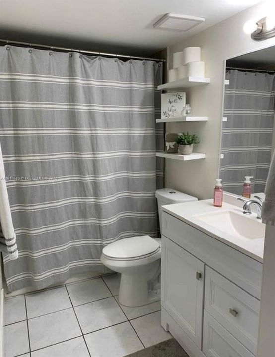 Под контрактом: $2,350 (2 спален, 2 ванн, 827 Квадратных фут)