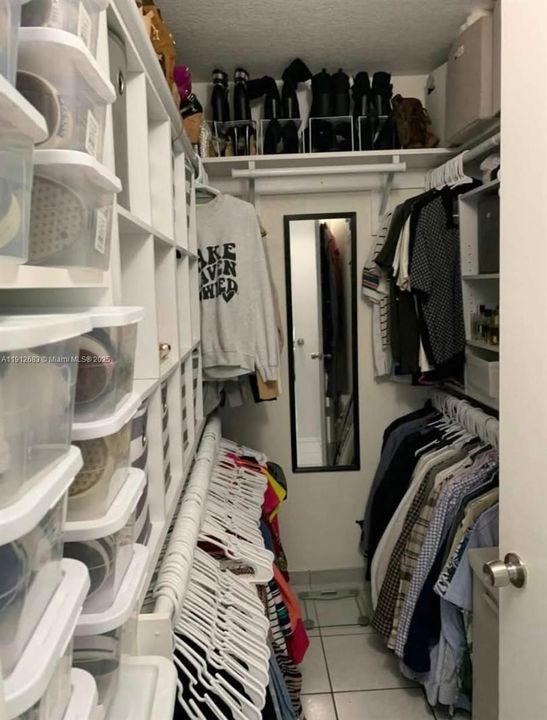 Под контрактом: $2,350 (2 спален, 2 ванн, 827 Квадратных фут)