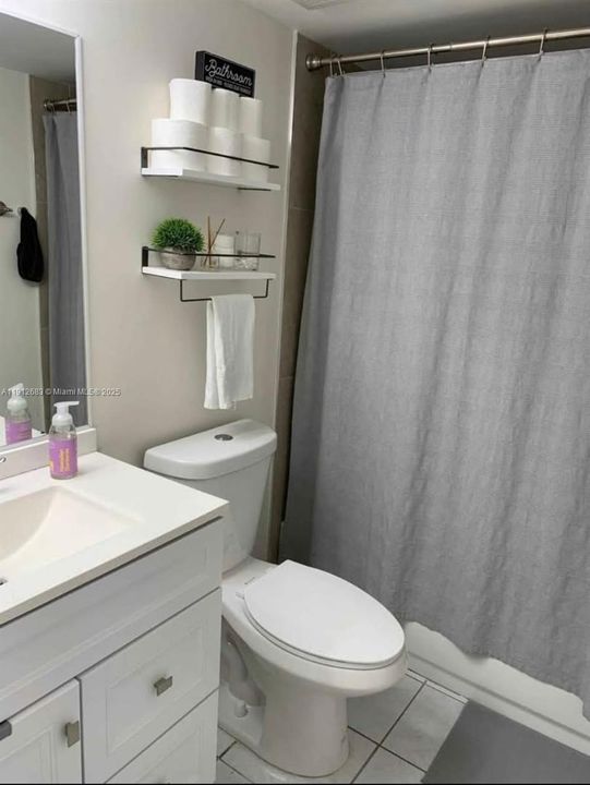 Под контрактом: $2,350 (2 спален, 2 ванн, 827 Квадратных фут)