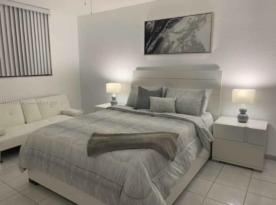 Под контрактом: $2,350 (2 спален, 2 ванн, 827 Квадратных фут)