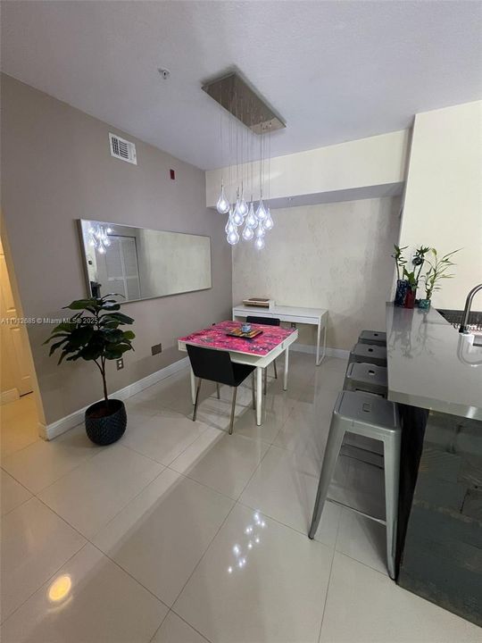 Active With Contract: $2,550 (2 beds, 2 baths, 910 Square Feet)