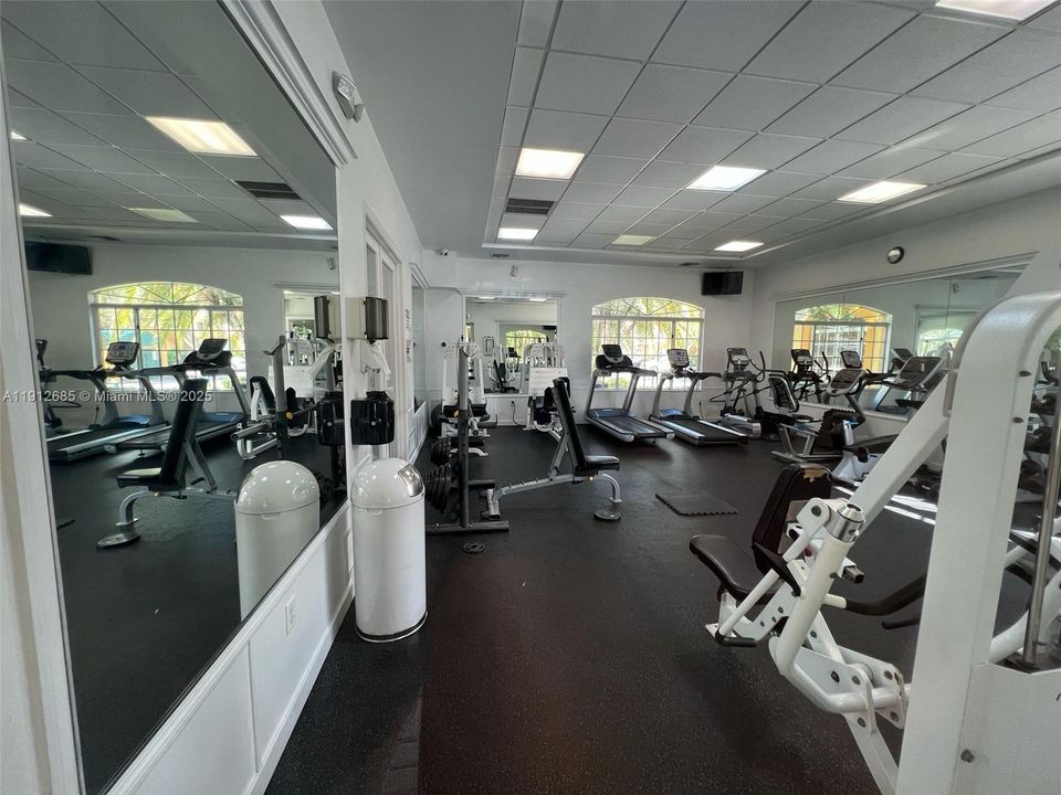 Active With Contract: $2,550 (2 beds, 2 baths, 910 Square Feet)