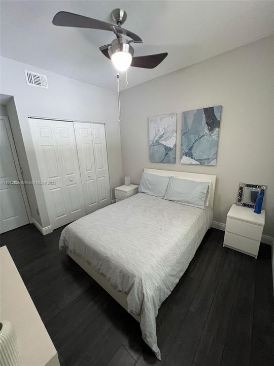 Active With Contract: $2,550 (2 beds, 2 baths, 910 Square Feet)