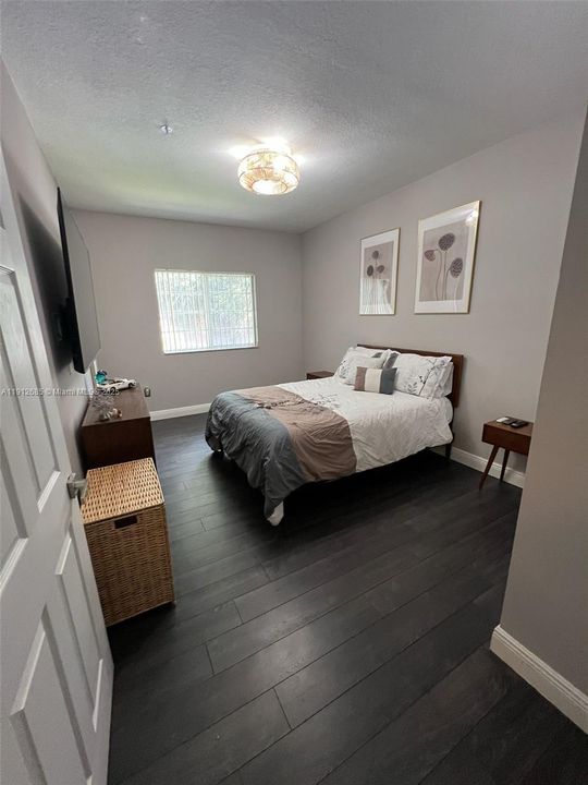 Active With Contract: $2,550 (2 beds, 2 baths, 910 Square Feet)