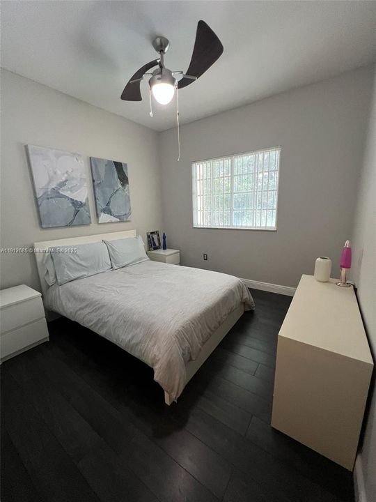 Active With Contract: $2,550 (2 beds, 2 baths, 910 Square Feet)