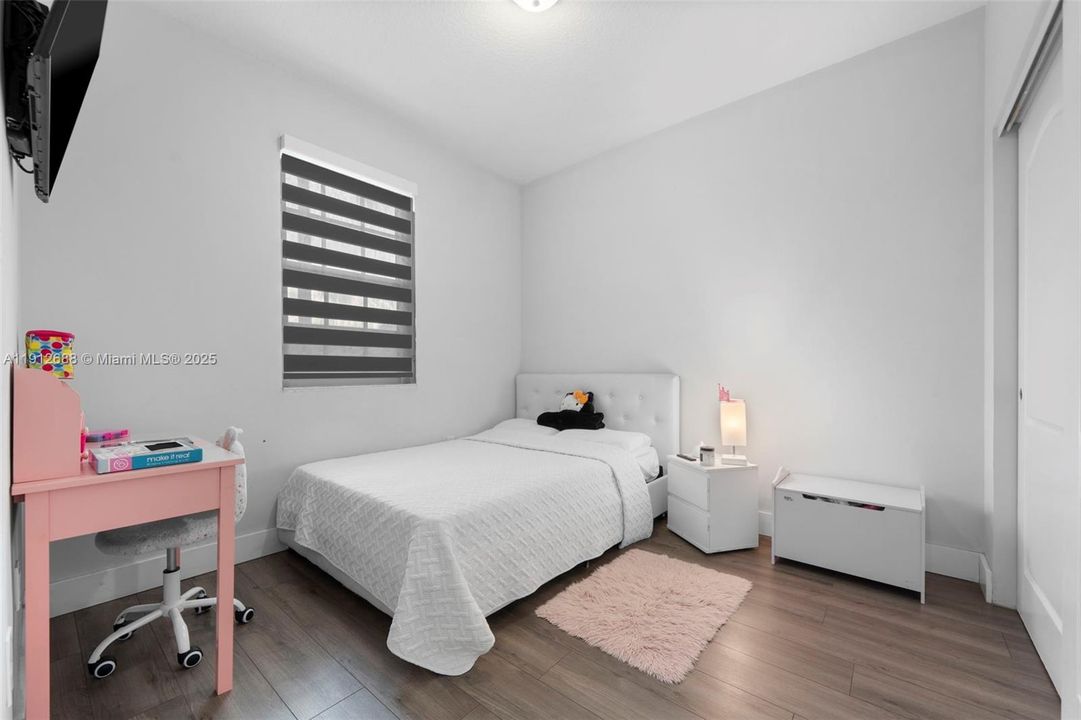 出租: $3,700 (4 贝兹, 2 浴室, 1989 平方英尺)