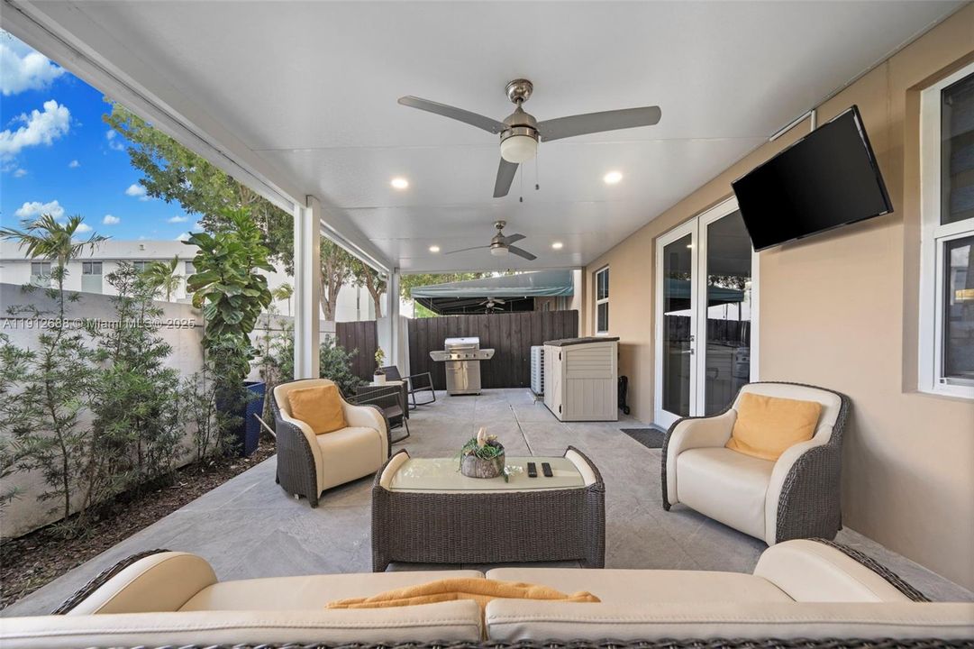 出租: $3,700 (4 贝兹, 2 浴室, 1989 平方英尺)