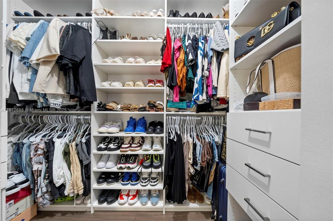 出租: $3,700 (4 贝兹, 2 浴室, 1989 平方英尺)