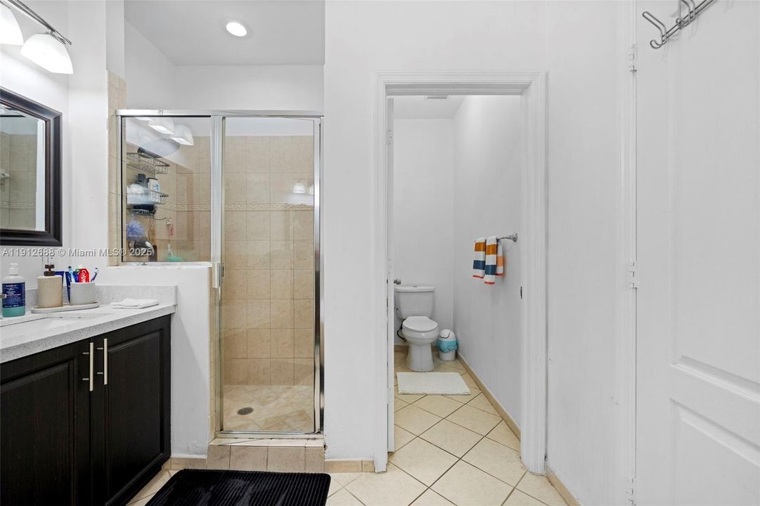 出租: $3,700 (4 贝兹, 2 浴室, 1989 平方英尺)