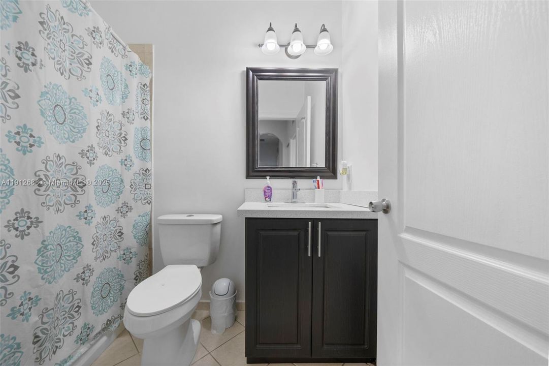 出租: $3,700 (4 贝兹, 2 浴室, 1989 平方英尺)