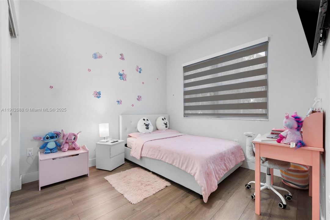 出租: $3,700 (4 贝兹, 2 浴室, 1989 平方英尺)